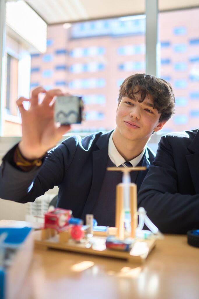 Educación en valores: formando ciudadanos responsables desde jóvenes 3